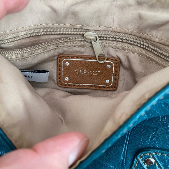 Elegant Teal Crossbody Bag - Picture 4 of 9